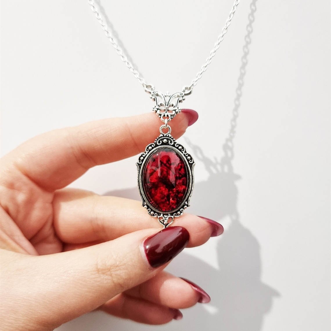 Vintage Gothic Blood Red Quart - Women'S Vampire Accessories 评论和价格