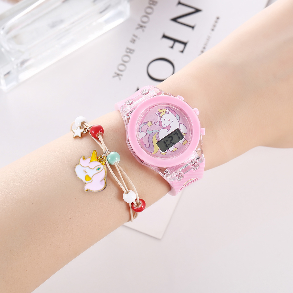 Cute Unicorn Girls Watches wit - Women Accessories Display 评论和价格