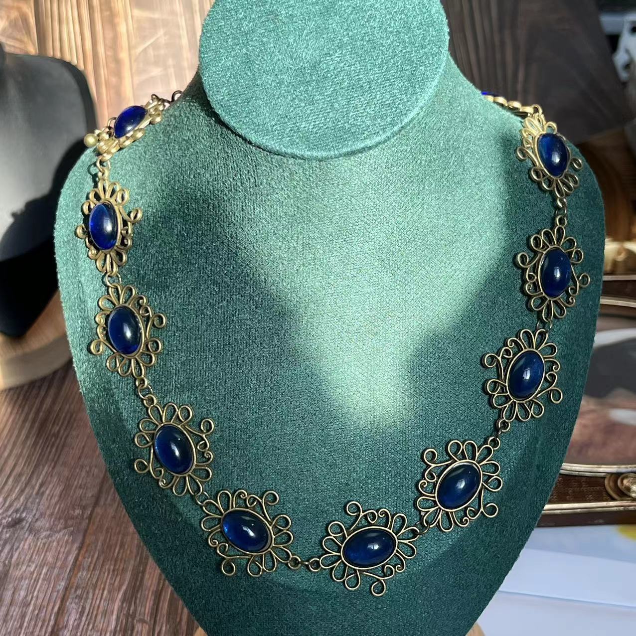 Historical Queen Anne Boleyn H - Women'S Red Accessories 评论和价格