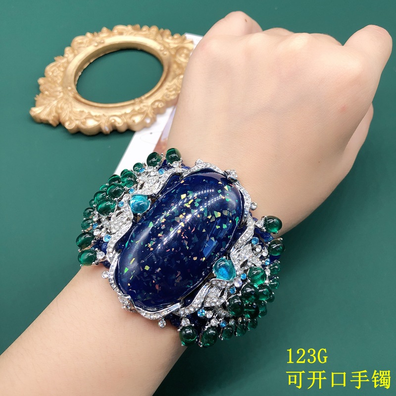 Luxury Vintage Chunky Beaded B - Resin Bangle Bracelet 评论和价格